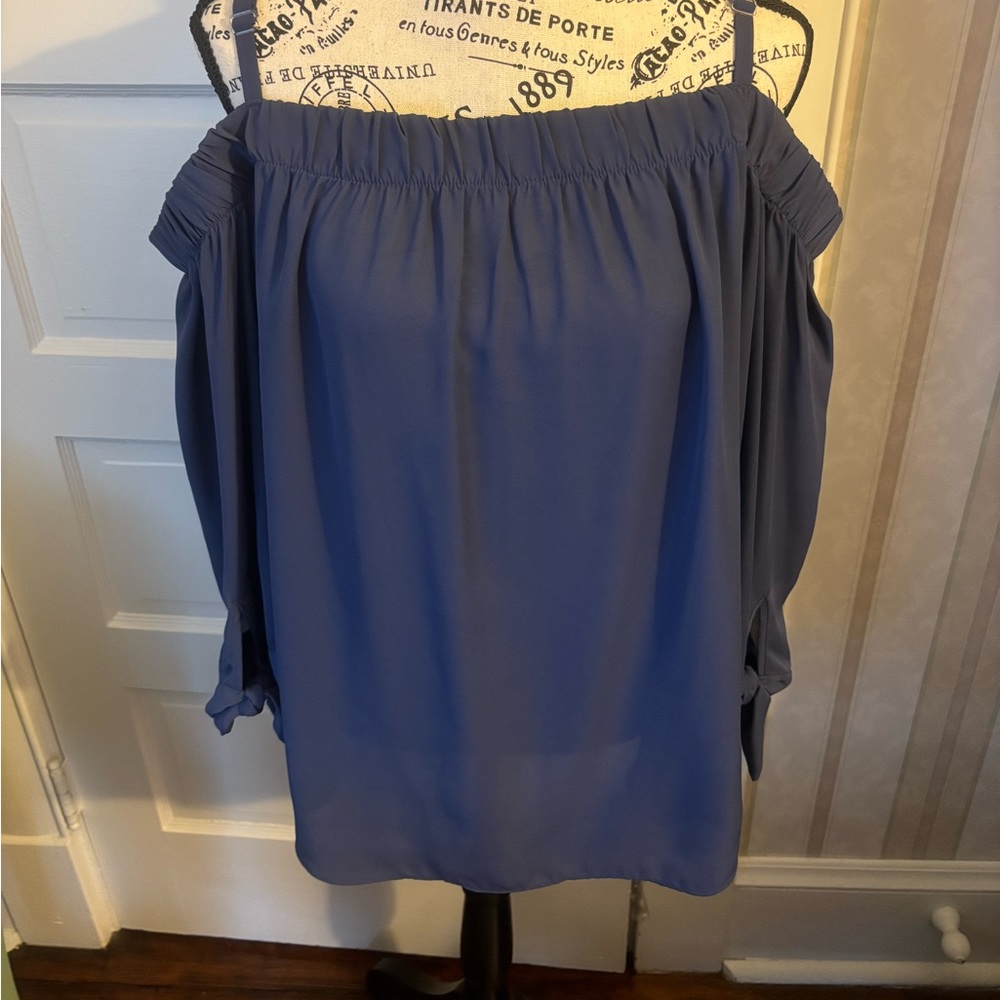 Cold shoulder blouse with flowers